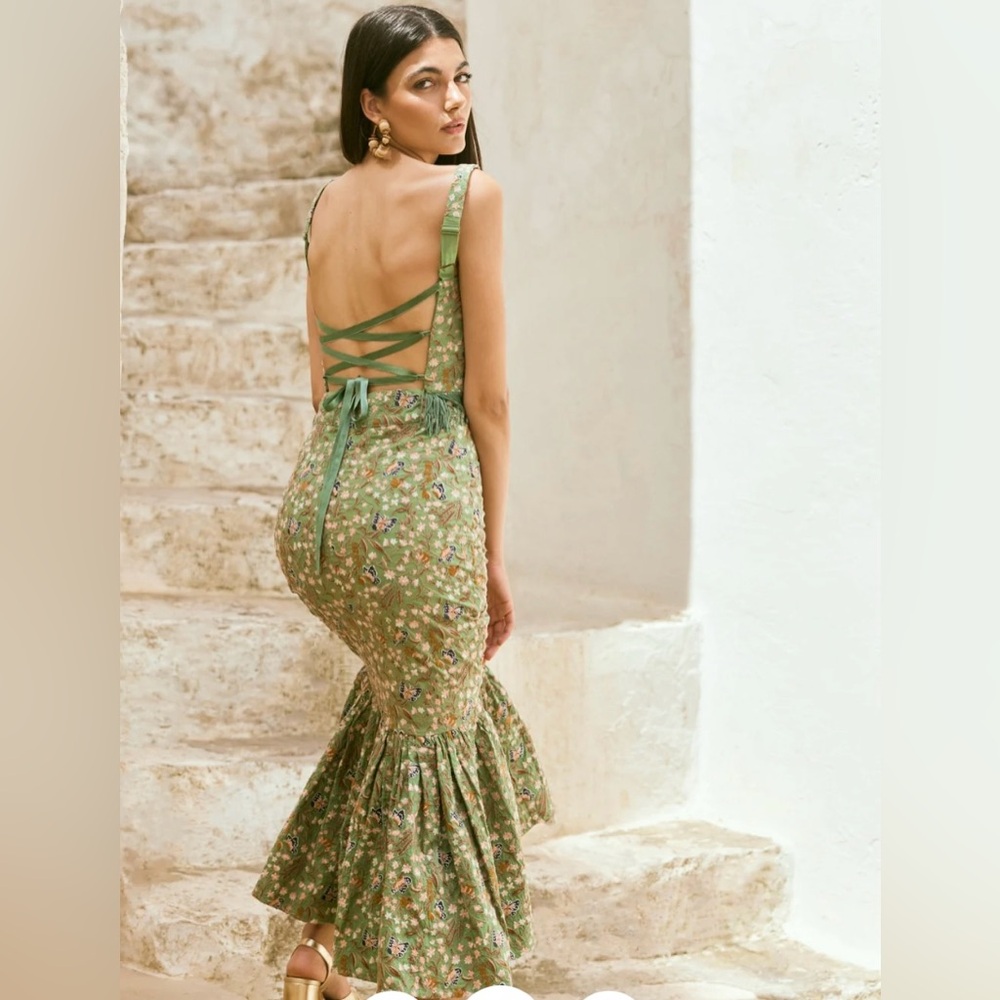 EDDY LAUREN FLUTED FULLY EMBROIDERED PEPLUM SKIRT. SIZE 2. GORGEOUS!